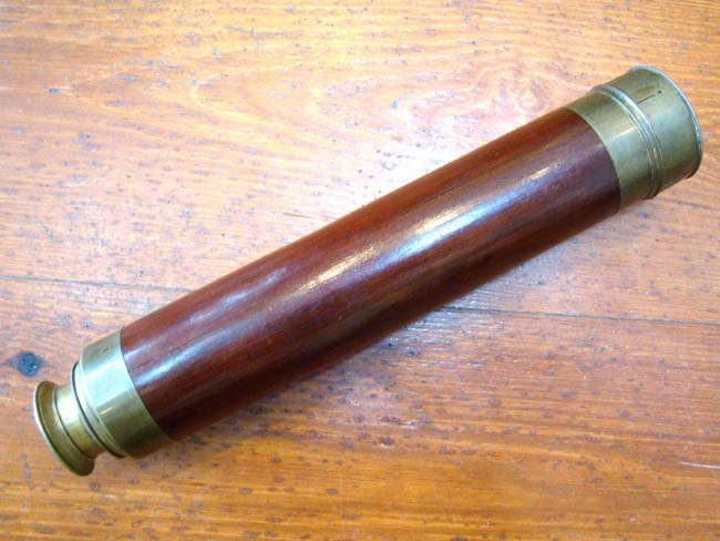 A nice mid 19th century English three-draw telescope with mahogany barrel, unsigned — image 2